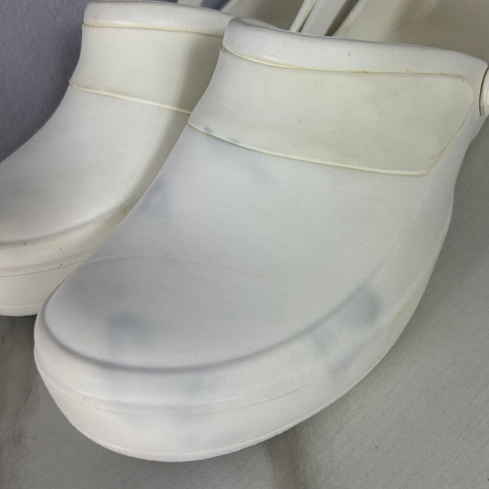 Crocs Bistro Clogs White, Black Bottom Slip Resistant Pads Women 11 NOTE colors - Picture 3 of 8